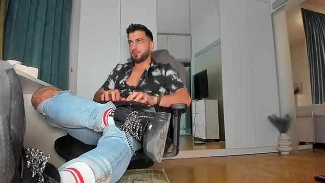 Snapshot of welcometo_hell chatting on October 3, 8:58 pm welcometo hell online show from October 3, 8:58 pm