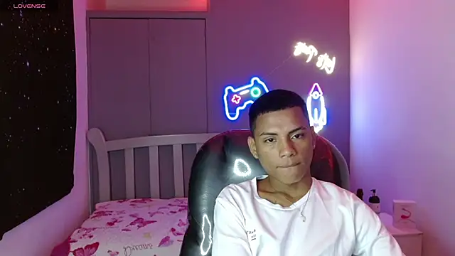 OwenStone  online show from December 23, 7:41 pm