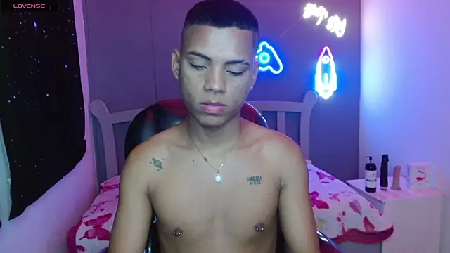 OwenStone  online show from December 28, 8:25 pm