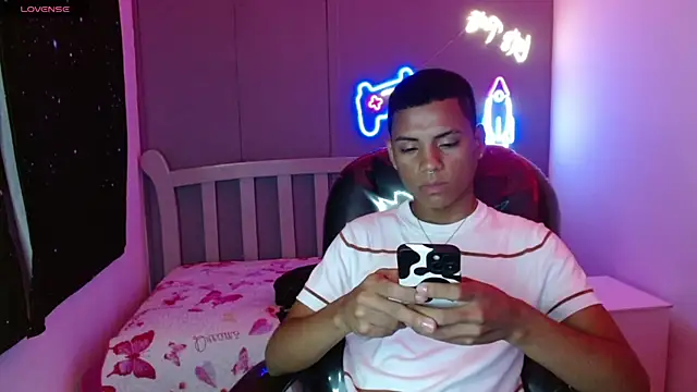 OwenStone  online show from December 26, 7:38 pm