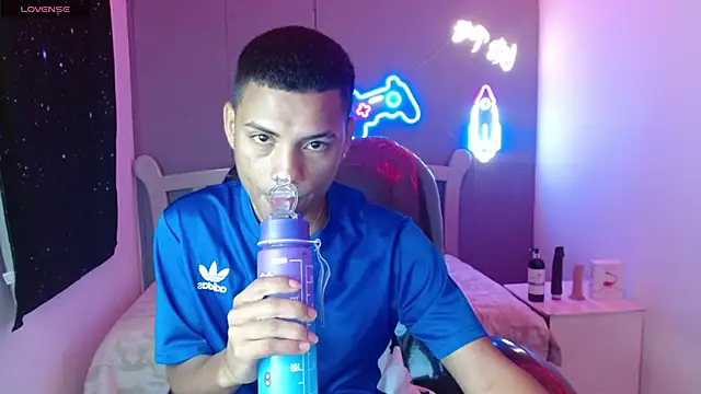 OwenStone  online show from December 21, 8:32 pm