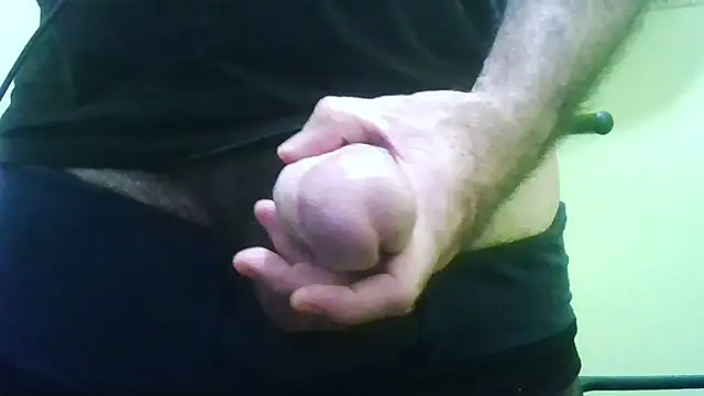 Snapshot of loganwolverine02 chatting on October 15, 3:30 pm loganwolverine02 online show from October 15, 3:30 pm