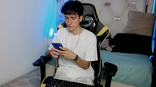 johnny cagee online show from December 14, 3:57 am