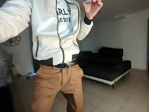 Snapshot of ApollonFit_x69 chatting on January 22, 3:29 pm ApollonFit x69 online show from January 22, 3:29 pm