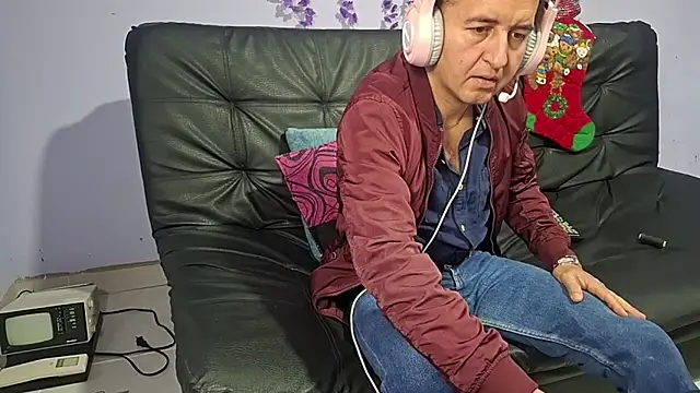 yazforeSolo online show from November 26, 2:42 pm