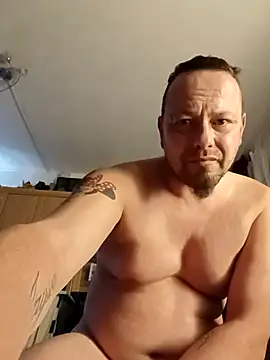 ich411983 online show from November 4, 9:05 pm