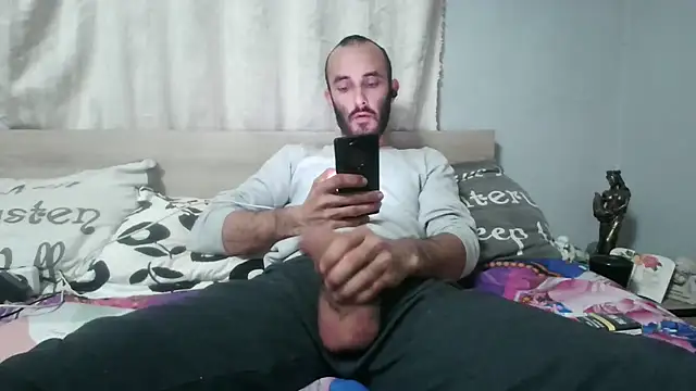 Snapshot of kisandgioni chatting on January 4, 9:41 pm kisandgioni online show from January 4, 9:41 pm