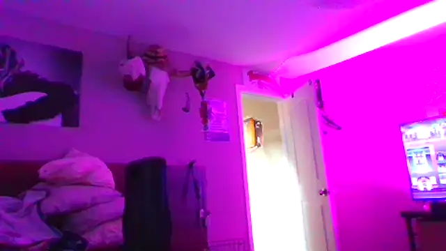 Snapshot of rickyslick123 chatting on January 17, 10:27 pm rickyslick123 online show from January 17, 10:27 pm