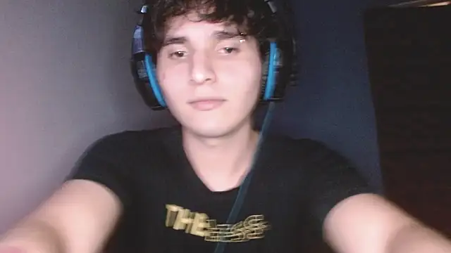 Snapshot of Charley_quin chatting on October 22, 3:32 am Charley quin online show from October 22, 3:32 am