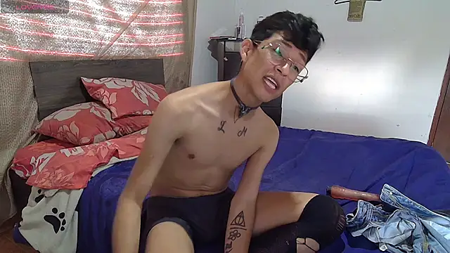 Snapshot of Sweet_c4mer0n chatting on October 13, 5:52 pm Sweet c4mer0n online show from October 13, 5:52 pm