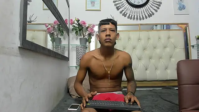 mr stiven  online show from December 18, 3:37 am