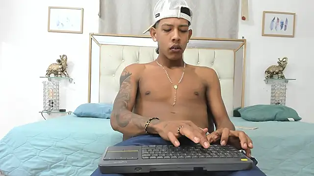 mr stiven  online show from December 17, 3:17 am