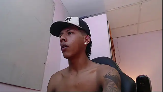 mr stiven  online show from January 3, 9:36 am