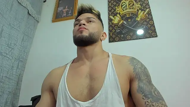 vincent carusso94 online show from February 15, 10:54 pm