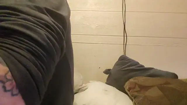 Huntzg23 online show from February 15, 7:51 am