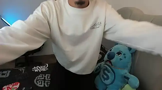 Snapshot of twink_latino5 chatting on December 20, 11:00 am twink latino5 online show from December 20, 11:00 am