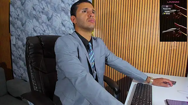 Snapshot of Hideintheoffice chatting on September 25, 11:13 pm Hideintheoffice online show from September 25, 11:13 pm