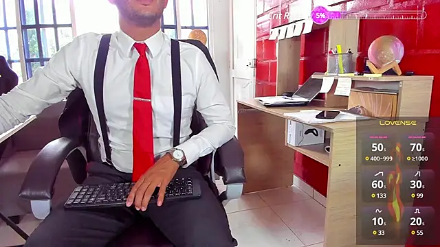 Snapshot of Hideintheoffice chatting on January 9, 6:57 pm Hideintheoffice online show from January 9, 6:57 pm