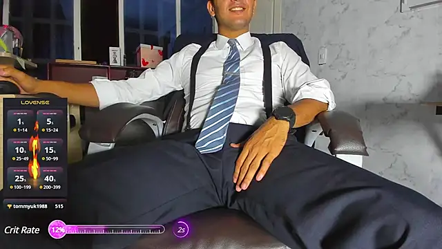 Snapshot of Hideintheoffice chatting on March 3, 3:50 am Hideintheoffice online show from March 3, 3:50 am