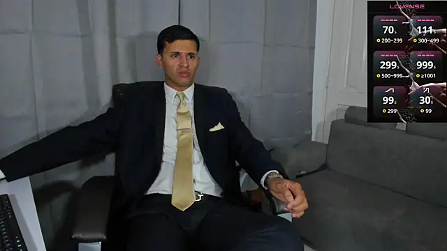 Snapshot of Hideintheoffice chatting on October 4, 11:42 pm Hideintheoffice online show from October 4, 11:42 pm