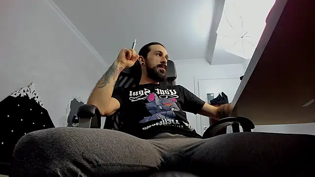 AxelColton online show from December 28, 8:16 am