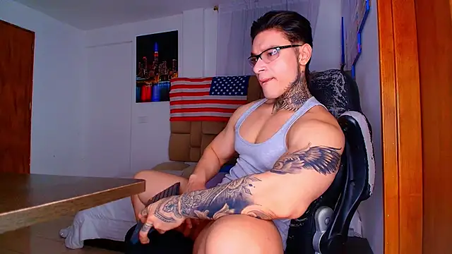 DennisWalkerr online show from April 10, 11:23 pm