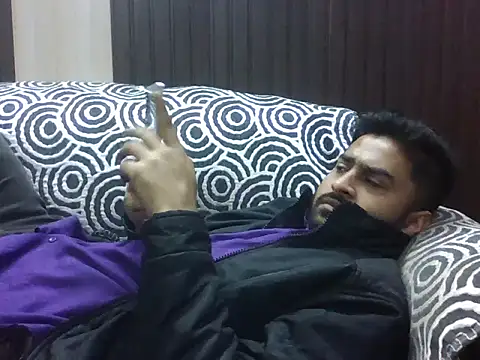 indihotguy online show from February 14, 11:27 am