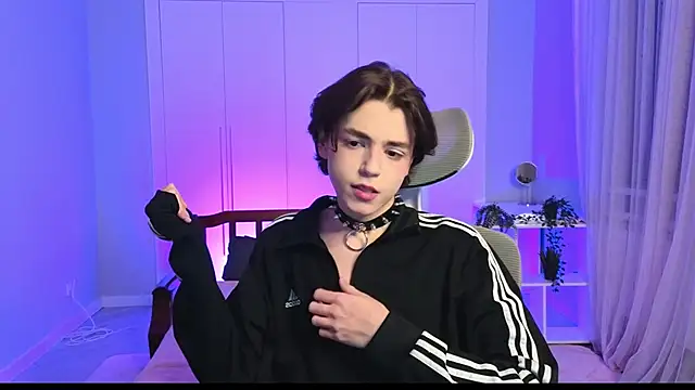 b0y fantasy online show from January 6, 6:52 pm