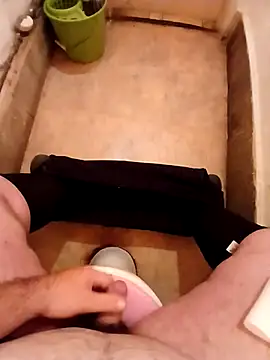 Snapshot of balint35 chatting on September 10, 5:50 am balint35 online show from September 10, 5:50 am