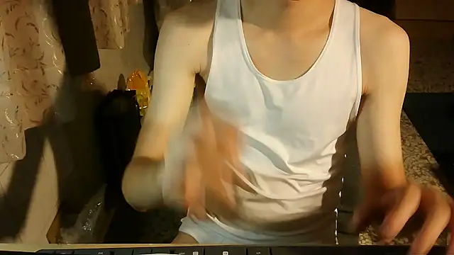 KYU890428 online show from October 4, 7:40 pm