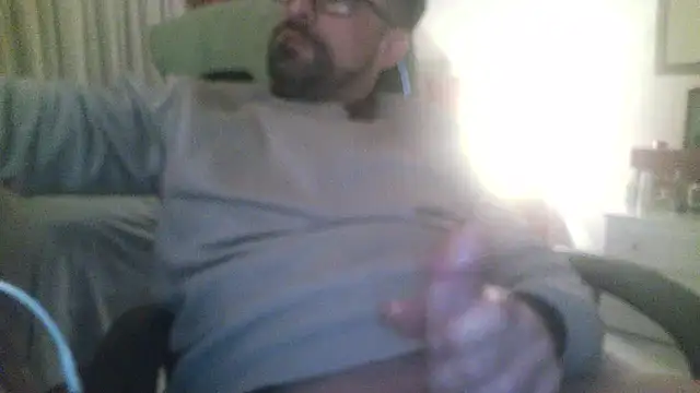 Snapshot of Patrickhound chatting on January 3, 2:54 am Patrickhound online show from January 3, 2:54 am