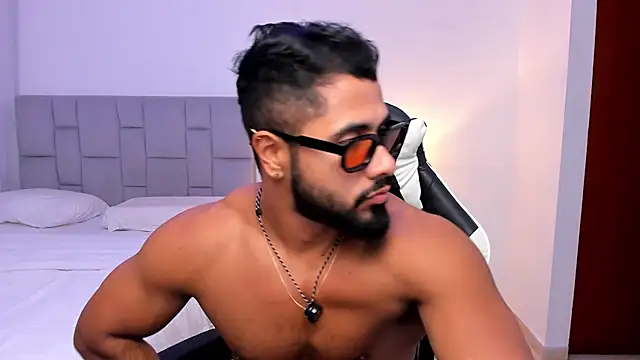 Santiago huntt online show from April 8, 9:56 pm