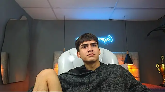 Tommy18   online show from March 5, 5:18 am