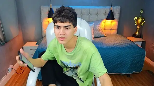 Tommy18   online show from March 15, 8:15 am