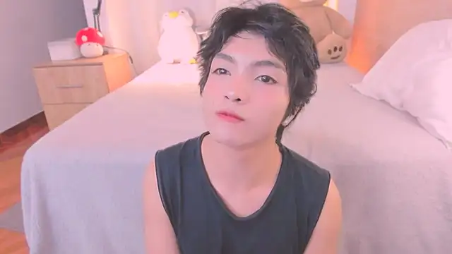 AllanYong18 online show from February 17, 8:02 am