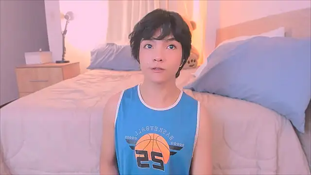 AllanYong18 online show from December 4, 10:44 am