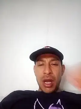 Snapshot of tony-camargo chatting on October 25, 5:42 am tony-camargo online show from October 25, 5:42 am