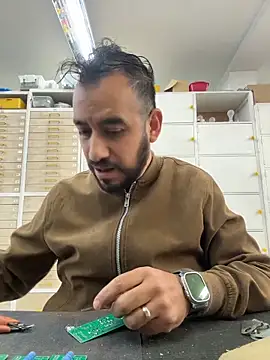 leonardohot1987 online show from February 5, 6:15 pm