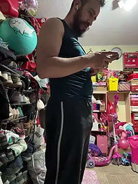 leonardohot1987 online show from February 19, 4:23 am