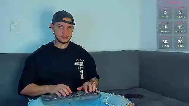 austinoficial online show from October 11, 11:53 pm