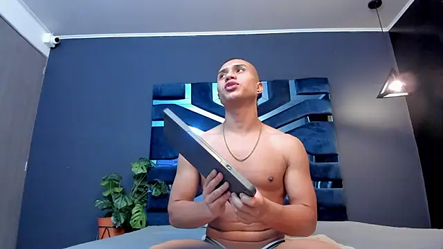 bruno cavalli online show from February 17, 5:32 pm