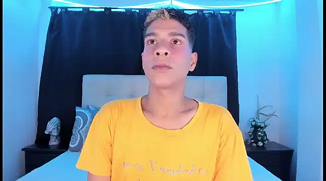 Snapshot of Ethan_Boyy chatting on January 24, 8:02 am Ethan Boyy online show from January 24, 8:02 am