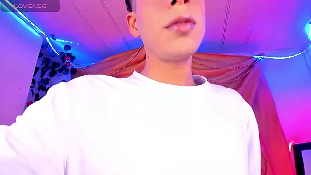 Ethan Boyy online show from December 19, 2:30 am