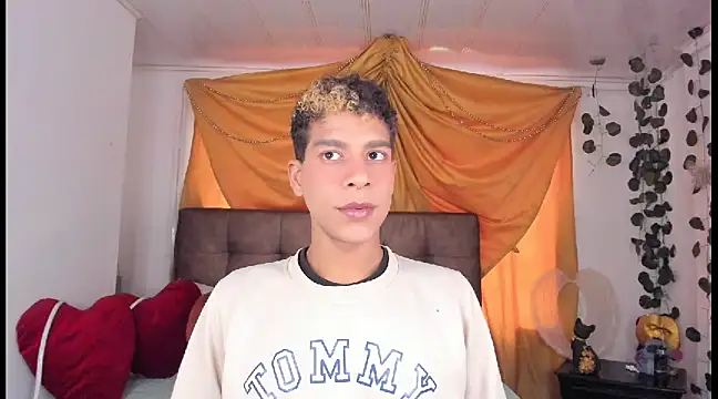 Snapshot of Ethan_Boyy chatting on March 22, 9:31 pm Ethan Boyy online show from March 22, 9:31 pm