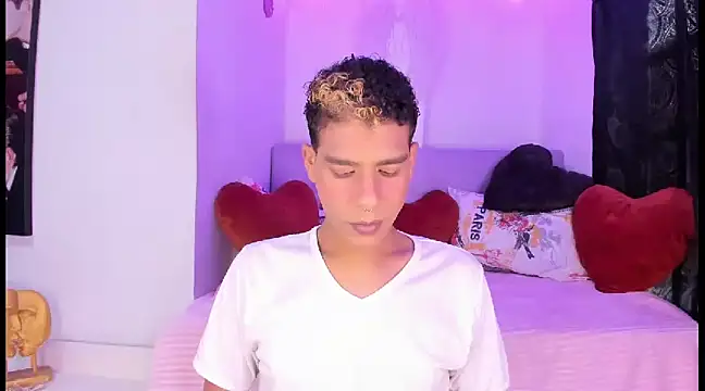 Snapshot of Ethan_Boyy chatting on February 11, 4:02 pm Ethan Boyy online show from February 11, 4:02 pm