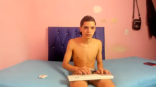 Latinos 2001 online show from November 12, 2:01 pm