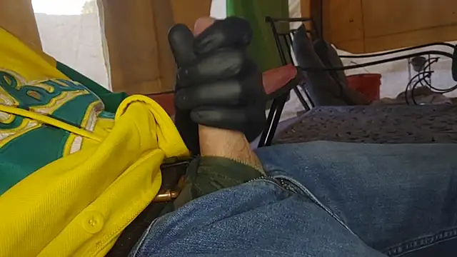 bwcbeat83 online show from December 4, 11:45 pm