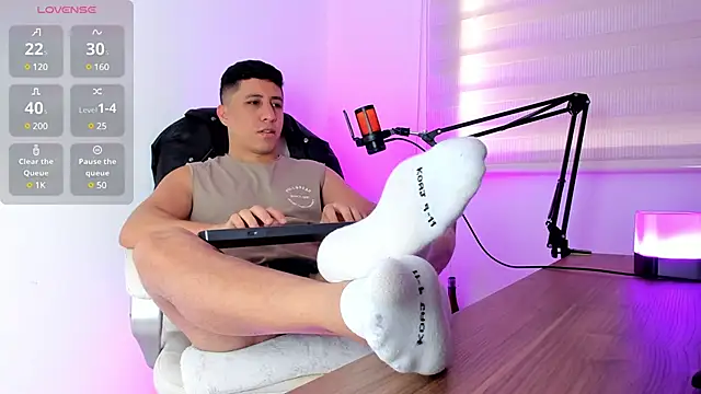 Snapshot of Fraannco chatting on February 8, 2:27 pm Fraannco online show from February 8, 2:27 pm