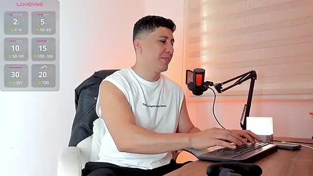 Snapshot of Fraannco chatting on February 18, 6:17 pm Fraannco online show from February 18, 6:17 pm