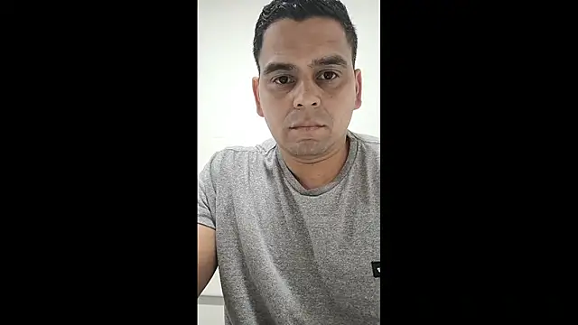 leandroc04 online show from November 5, 7:27 pm